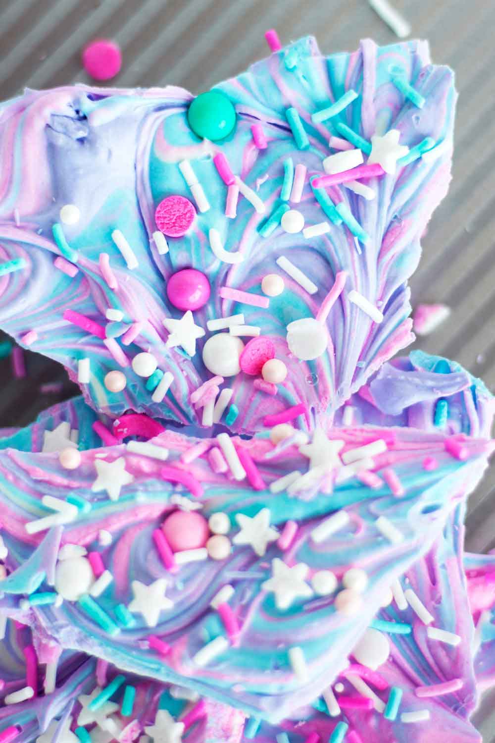 Recipe: How to make a dream sprinkle explosion called Unicorn Bark. Pin for later or click through for the recipe!