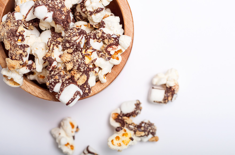 Chocolatey, marshmallowy, graham cracker dusted S'mores Popcorn. It's like being on a camping trip minus the actual camping and adding some popcorn!