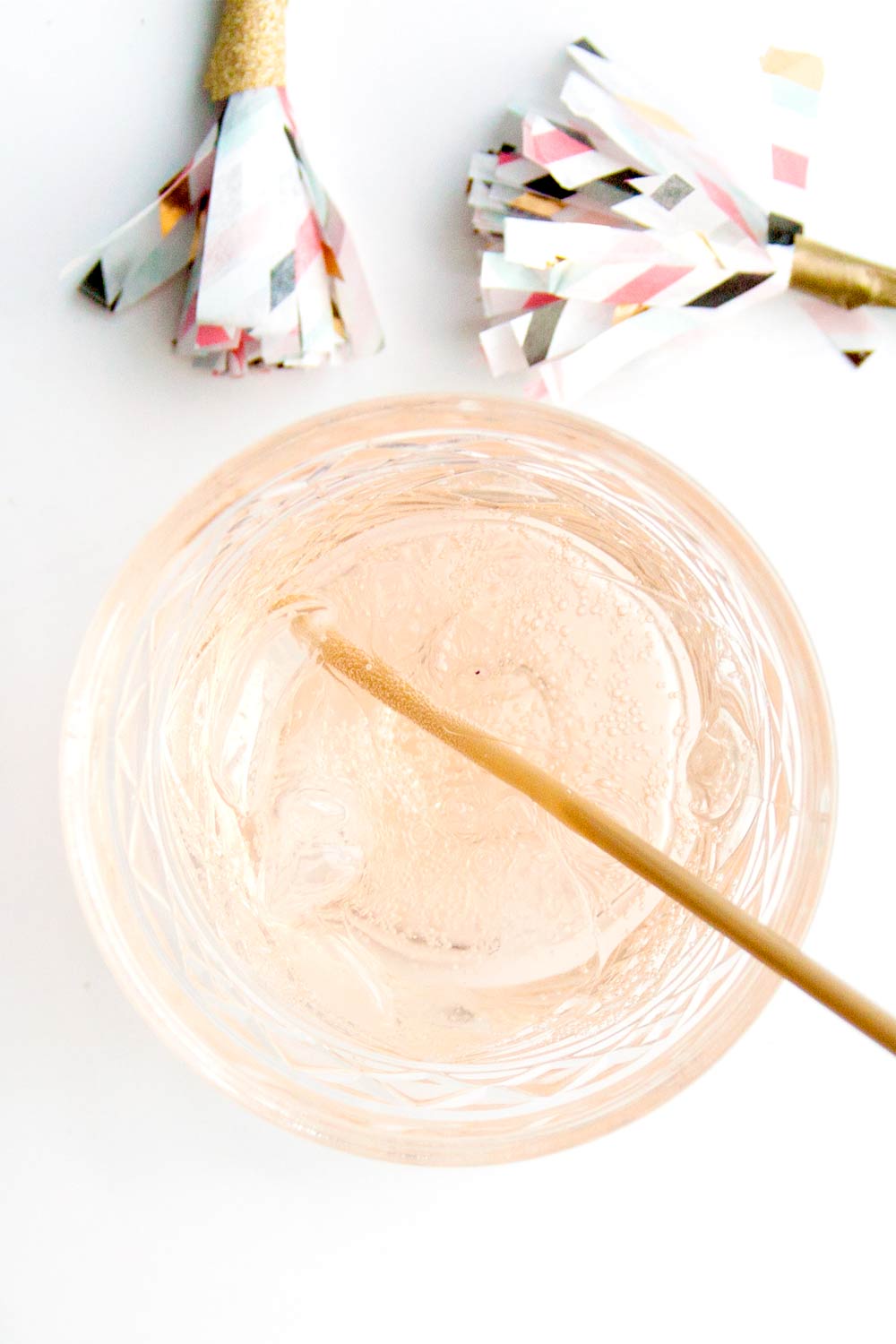 DIY fringe drink stirrers that are faster to make than you can drink a whiskey sour.