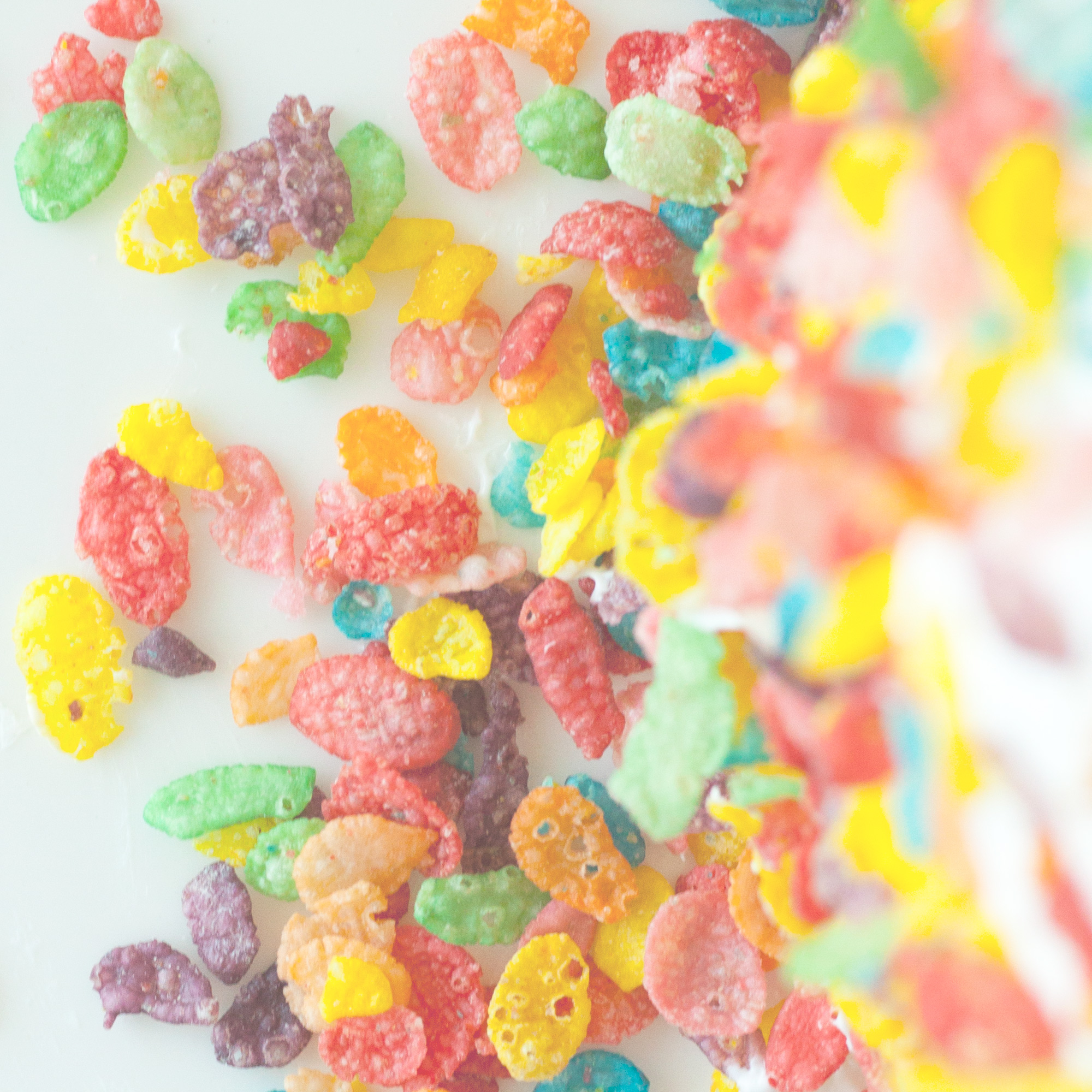 Recipe: Fruity Pebbles Confetti Cake